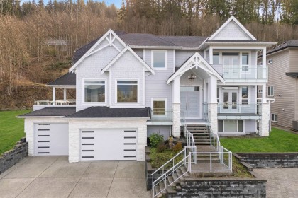 Photo 2 at 25540 Godwin Drive, Thornhill MR, Maple Ridge