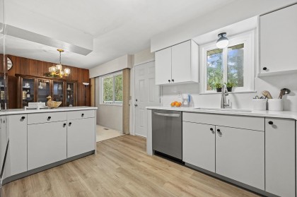 Photo 4 at 2580 Patricia Avenue, Woodland Acres PQ, Port Coquitlam