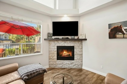 Photo 8 at 33 - 22488 116 Avenue, East Central, Maple Ridge