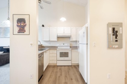 Photo 11 at 305 - 11726 225th Street, East Central, Maple Ridge