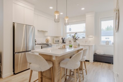 Photo 3 at 25097 112 Avenue, Thornhill MR, Maple Ridge