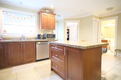 Photo 5 at 25 - 22977 116 Avenue, East Central, Maple Ridge