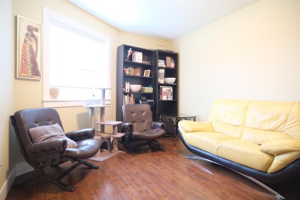 Photo 4 at 25 - 22977 116 Avenue, East Central, Maple Ridge