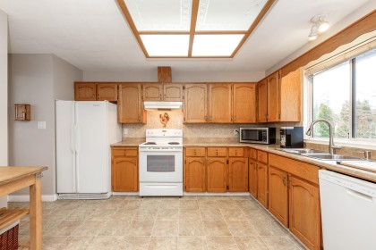 Photo 9 at 23389 Whippoorwill Avenue, Cottonwood MR, Maple Ridge