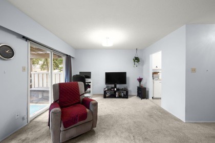 Photo 7 at 14 - 3046 Coast Meridian Road, Birchland Manor, Port Coquitlam