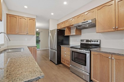 Photo 9 at 32 - 22740 116 Avenue, East Central, Maple Ridge