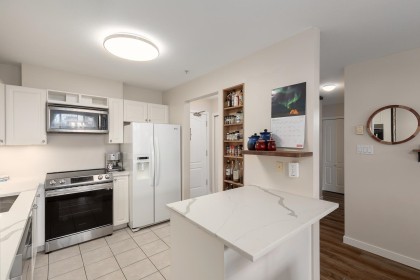 Photo 6 at 402 - 2559 Parkview Lane, Central Pt Coquitlam, Port Coquitlam