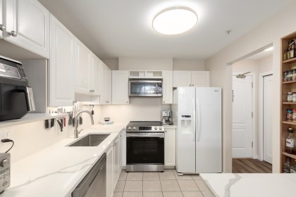 Photo 7 at 402 - 2559 Parkview Lane, Central Pt Coquitlam, Port Coquitlam