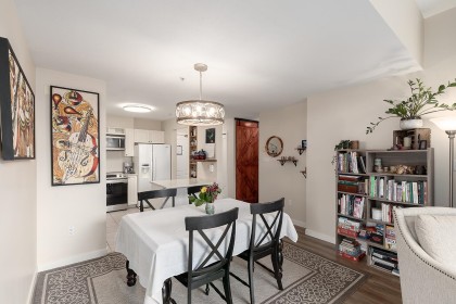 Photo 4 at 402 - 2559 Parkview Lane, Central Pt Coquitlam, Port Coquitlam