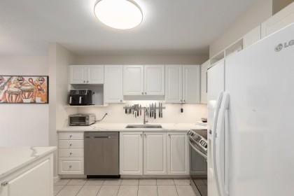 Photo 8 at 402 - 2559 Parkview Lane, Central Pt Coquitlam, Port Coquitlam