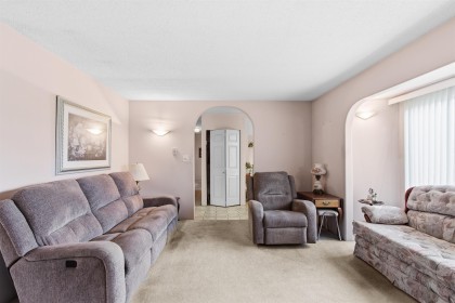 Photo 9 at 22641 Brown Avenue, East Central, Maple Ridge