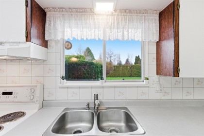 Photo 11 at 22641 Brown Avenue, East Central, Maple Ridge