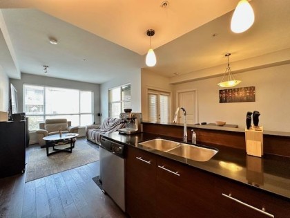 Photo 4 at 301 - 2343 Atkins Avenue, Central Pt Coquitlam, Port Coquitlam