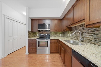 Photo 10 at 307 - 22858 Lougheed Highway, East Central, Maple Ridge