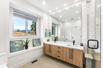 Photo 22 at 2472 Glenwood Avenue, Woodland Acres PQ, Port Coquitlam