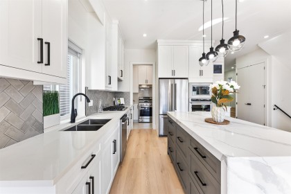 Photo 9 at 2472 Glenwood Avenue, Woodland Acres PQ, Port Coquitlam