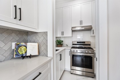 Photo 8 at 2472 Glenwood Avenue, Woodland Acres PQ, Port Coquitlam