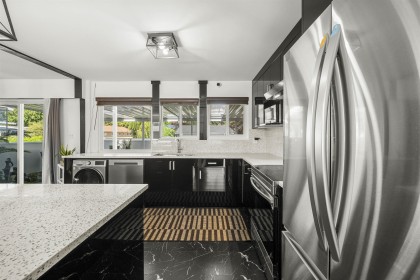 Photo 3 at 1121 Prairie Avenue, Lincoln Park PQ, Port Coquitlam