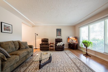 Photo 7 at 3726 Sefton Street, Oxford Heights, Port Coquitlam