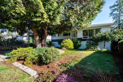 Photo 3 at 3726 Sefton Street, Oxford Heights, Port Coquitlam