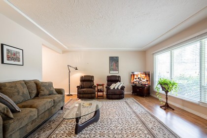 Photo 8 at 3726 Sefton Street, Oxford Heights, Port Coquitlam