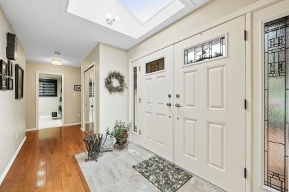 Photo 2 at 3887 Robin Place, Oxford Heights, Port Coquitlam