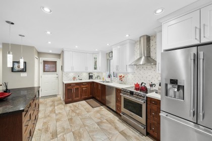 Photo 4 at 3887 Robin Place, Oxford Heights, Port Coquitlam