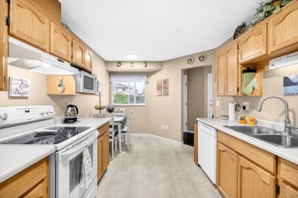 Photo 9 at 22 - 12268 189a Street, Central Meadows, Pitt Meadows