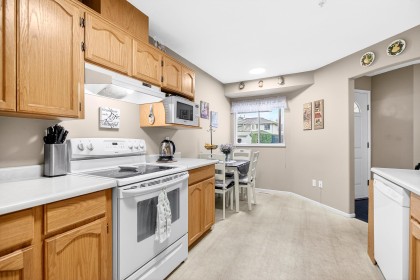 Photo 8 at 22 - 12268 189a Street, Central Meadows, Pitt Meadows