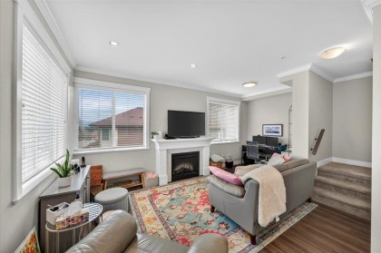 Photo 3 at 18 - 10480 248 Street, Thornhill MR, Maple Ridge