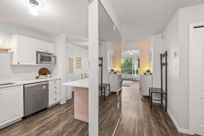 Photo 5 at 208 - 2551 Parkview Lane, Central Pt Coquitlam, Port Coquitlam