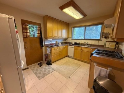 Photo 8 at 3803 Wellington Street, Oxford Heights, Port Coquitlam