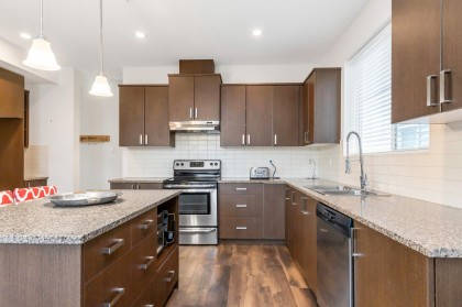 Photo 3 at 10777 Erskine Street, Thornhill MR, Maple Ridge