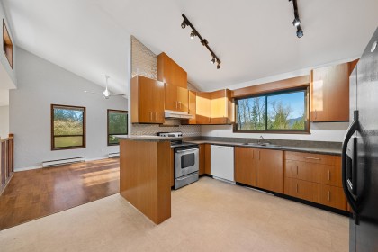 Photo 14 at 25443 Bosonworth Avenue, Thornhill MR, Maple Ridge