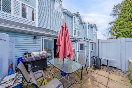Photo 2 at 35 - 22411 124 Avenue, East Central, Maple Ridge