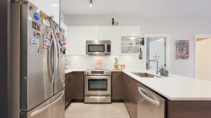 Photo 5 at 204 - 2267 Pitt River Road, Central Pt Coquitlam, Port Coquitlam
