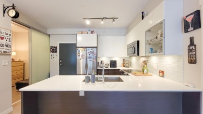 Photo 4 at 204 - 2267 Pitt River Road, Central Pt Coquitlam, Port Coquitlam