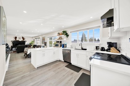 Photo 9 at 3825 Azalea Place, Oxford Heights, Port Coquitlam