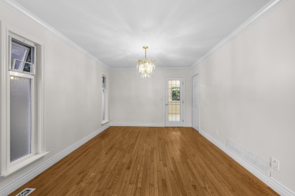 Photo 3 at 3731 Bracewell Court, Oxford Heights, Port Coquitlam