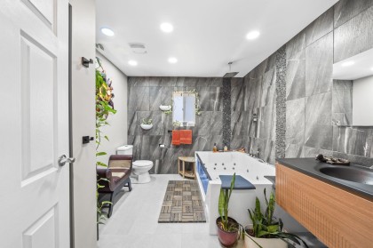 Photo 12 at 21796 Howison Avenue, West Central, Maple Ridge