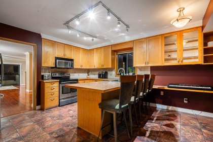 Photo 2 at 949 Lynwood Avenue, Oxford Heights, Port Coquitlam