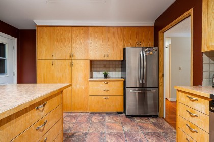 Photo 3 at 949 Lynwood Avenue, Oxford Heights, Port Coquitlam