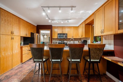 Photo 1 at 949 Lynwood Avenue, Oxford Heights, Port Coquitlam