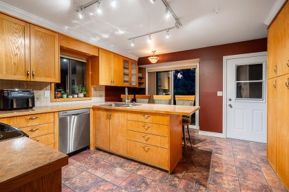 Photo 5 at 949 Lynwood Avenue, Oxford Heights, Port Coquitlam