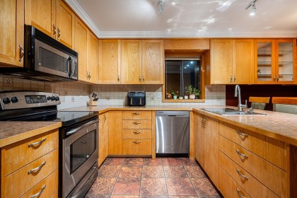 Photo 4 at 949 Lynwood Avenue, Oxford Heights, Port Coquitlam