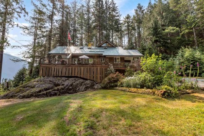 Photo 2 at 4 Christian Cove, North Meadows PI, Pitt Meadows