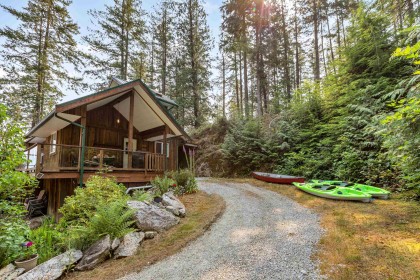 Photo 3 at 4 Christian Cove, North Meadows PI, Pitt Meadows