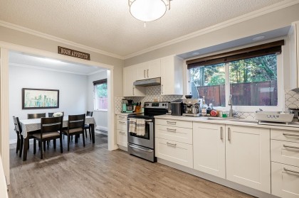 Photo 10 at 1668 Connaught Drive, Lower Mary Hill, Port Coquitlam