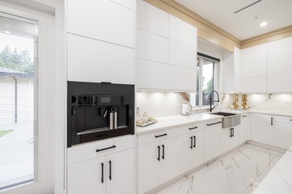 Photo 10 at 1421 Barberry Drive, Birchland Manor, Port Coquitlam