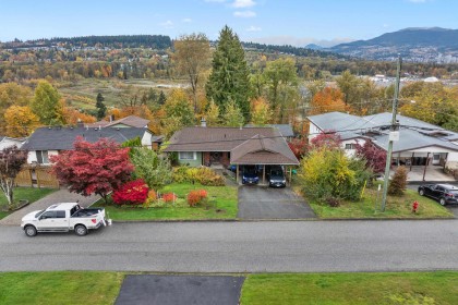 Photo 2 at 1507 Elinor Crescent, Mary Hill, Port Coquitlam